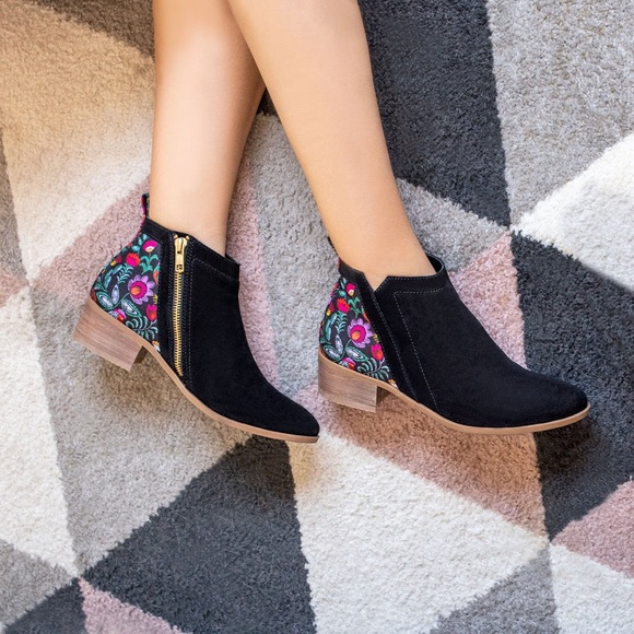 Inkkas Rooster Bootie Black Suede Low Heel Sustainably Made Women's Size 7/38 - Picture 2 of 12